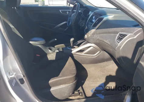 2016 Hyundai Veloster z USA, uszkodzony, nr VIN KMHTC6AD1GU275559